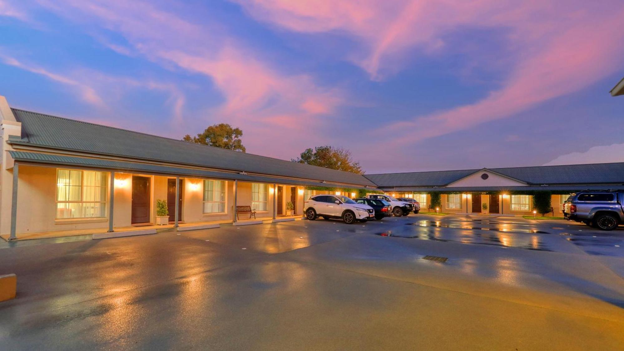 קווארה Breakout Motor Inn מראה חיצוני תמונה