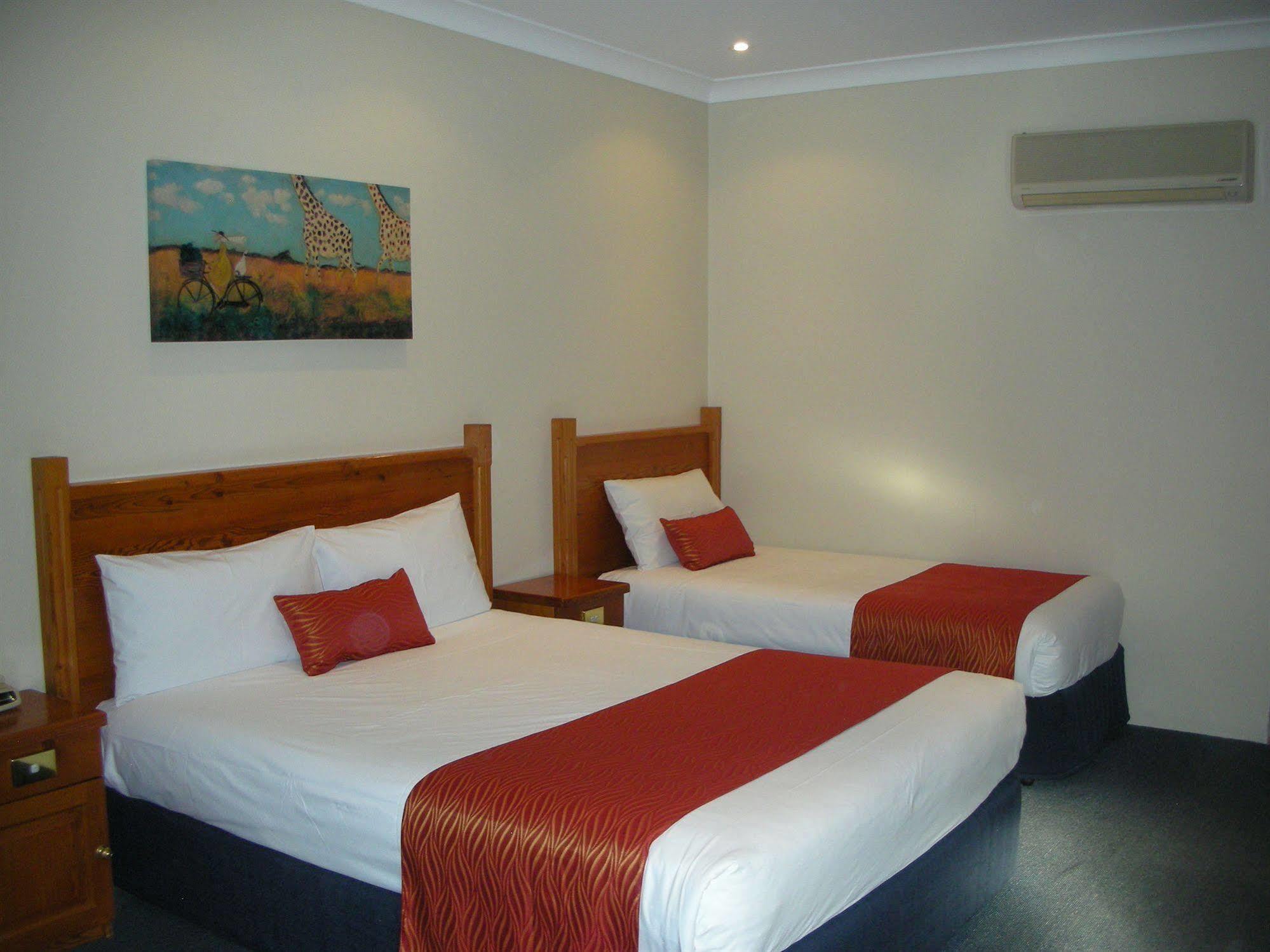 קווארה Breakout Motor Inn מראה חיצוני תמונה