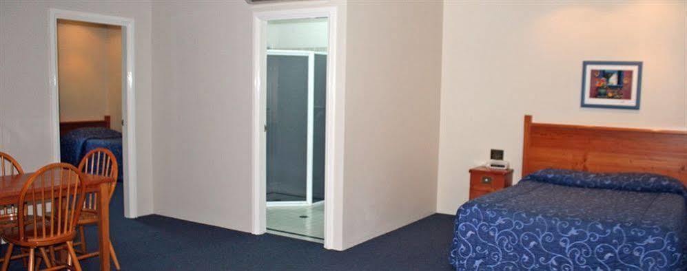 קווארה Breakout Motor Inn מראה חיצוני תמונה